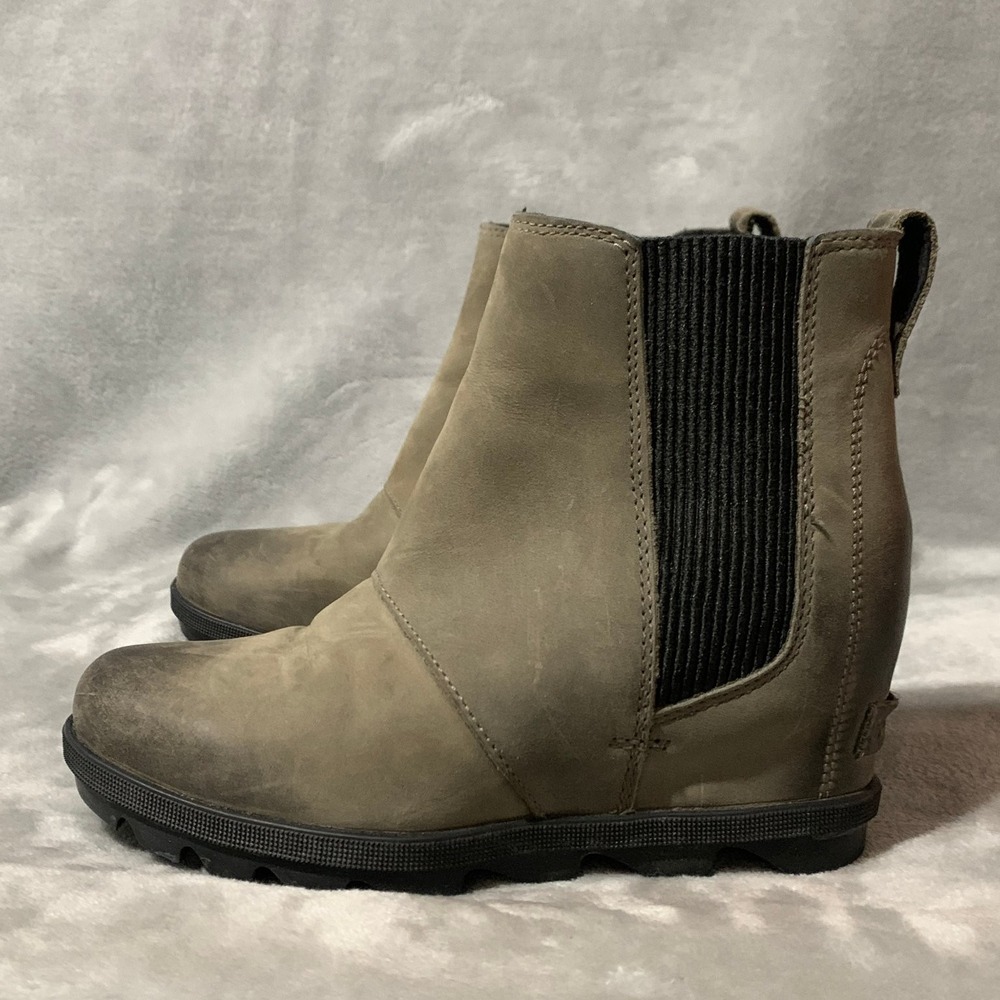 Sorel Women's Boots‎ Size 6.5 Gray Leather Chelsea Ankle Wedge Joan Of Artic